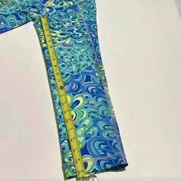 Lilly Pulitzer Luxletic Weekender Lilly’s Lagoon Capris Leggings Pants XS - Picture 4 of 11
